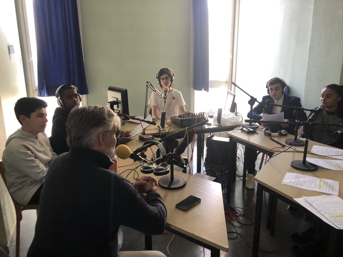 MarcelLycee's tweet photo. Le #lycéeMarcelPagnol a commémoré en Avril le cinquantenaire de la disparition de #MarcelPagnol. Son petit-fils, Nicolas Pagnol, invité du lycée a bien voulu répondre aux questions des élèves de la classe média pour cette nouvelle émission de Marcel Radio. https://t.co/Er5mDRDZwj https://t.co/lOx5ucXcqY