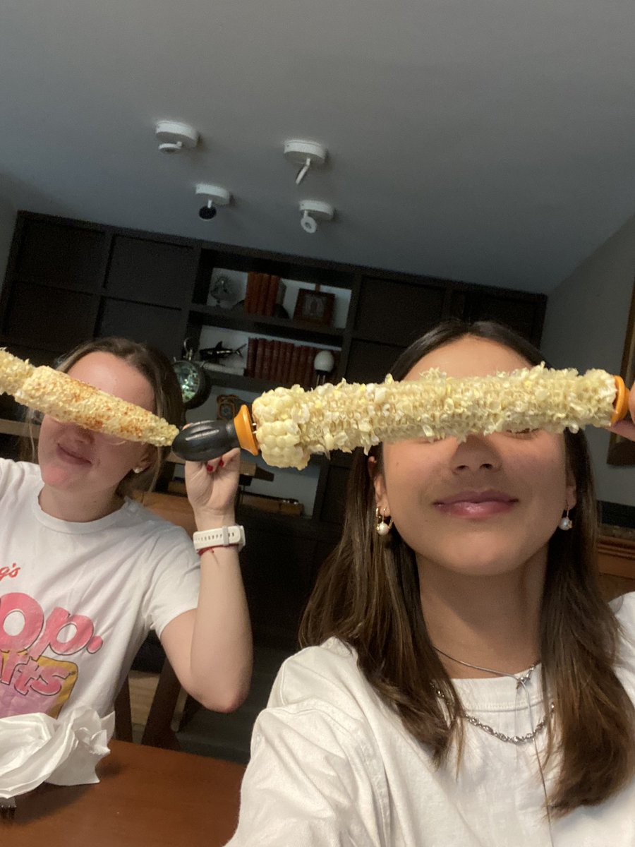 luceaalcocer's tweet photo. If i close my eyes is not real #teamelote https://t.co/qHVxZgz6A6