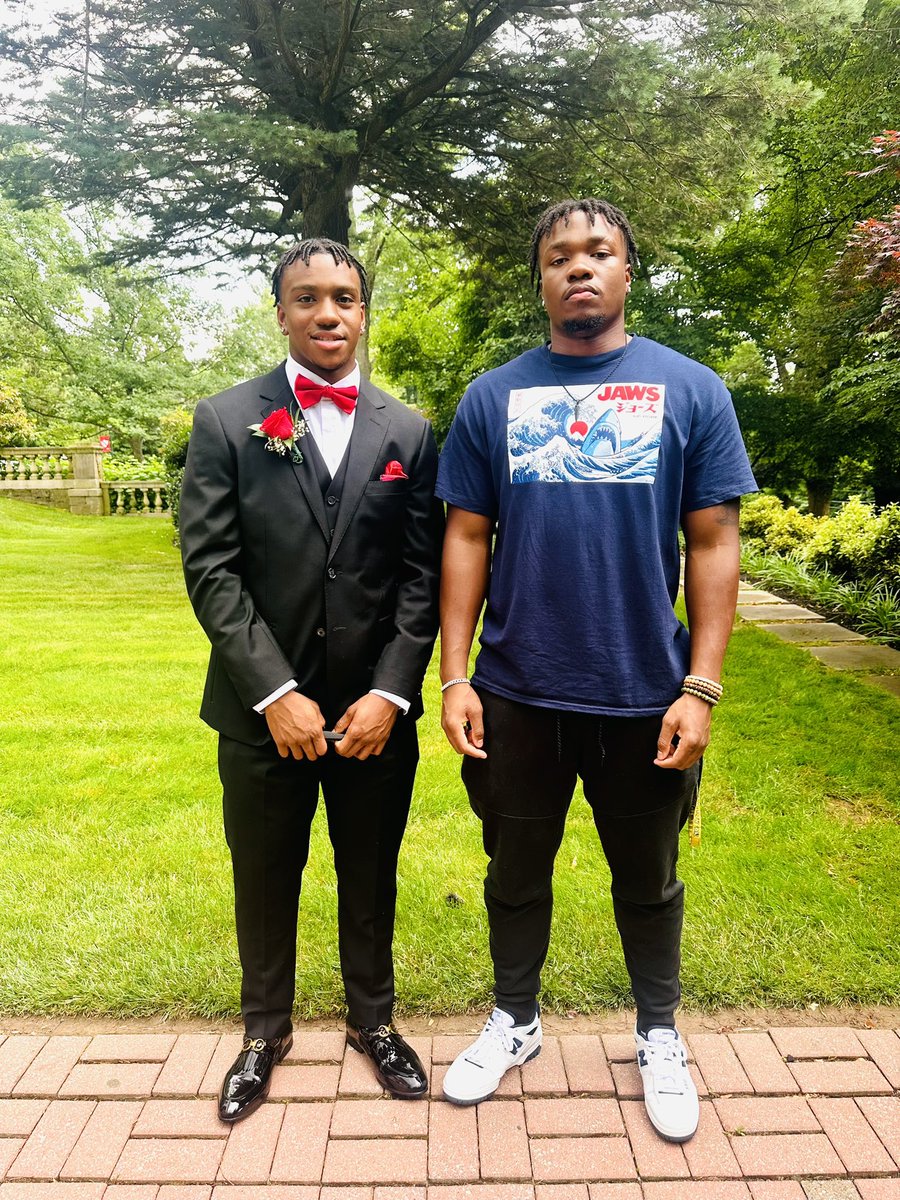 EnlowTrace45940's tweet photo. Passing the torch on from one Hun Raider to the next! Congrats Chase on a successful 1st year at Hun!! So proud of u!! #Enlowmen #mySonshines #HunProm2024 #Hunfamily https://t.co/sH6WNQMRYg