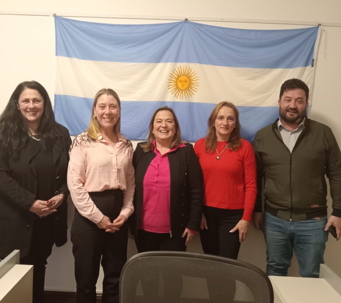 ENTRE RÍOS, DESTINO CULTURAL 🙌
En el marco del lanzamiento de la Temporada de Invierno ❄️ de <a href="/EntreRiosTurism/">Entre Ríos Turismo</a> en <a href="/redcame/">CAME</a>, nos reunimos con representantes del Municipio de Los Charruas para avanzar en acciones conjuntas que promuevan la cultura local.
@muniloscharruas