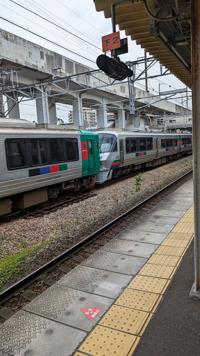 MATCH787's tweet photo. 今日の4007Mcm35＋cm2
初めて通勤色重連見れた！ https://t.co/OKuLzY8uXy