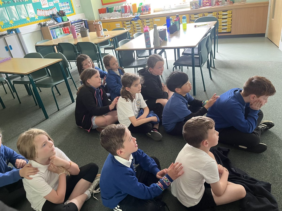 DeanburnPS_P3's tweet photo. Feeling very relaxed after story massage, a favourite part of our day. ☺️📖 #StoryMassage #Relaxed #DPSHealthWeek2024 https://t.co/SVhgq9oQ0h