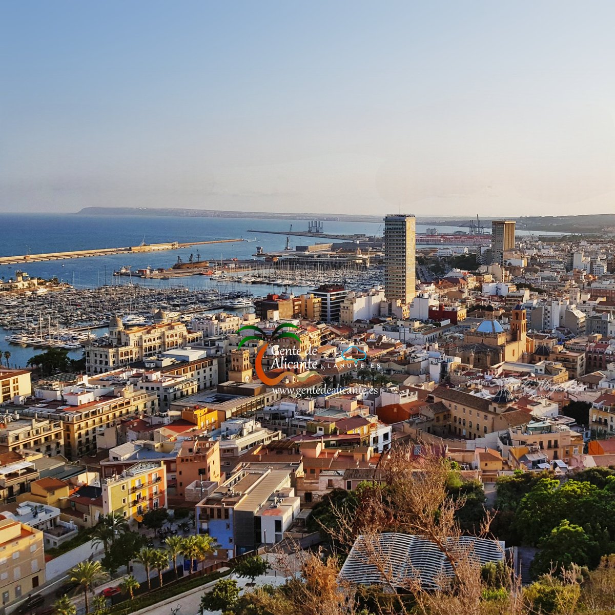 gentedealicante's tweet photo. Unas preciosas vistas desde las faldas del Castillo Santa Bárbara.
Unas vistas que enamoran
#GentedeAlicante 💖
#Alicante #LaMillorTerretadelMón https://t.co/c1XpJtVxxI