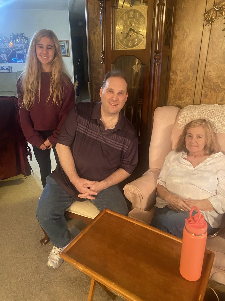 JordanBrace8's tweet photo. This is me with my Uncle Kevin and Aunt Marcy. They are both gone now. 😢😢💔💔 https://t.co/LwTziMX0gF