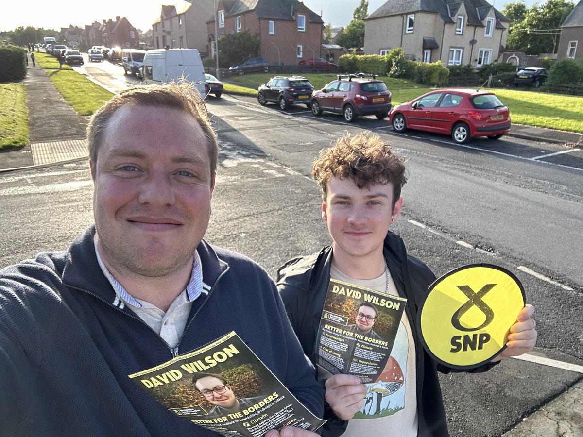 David_Wilson06's tweet photo. Rain went off just in time for us in Burnfoot tonight! 

Brilliant evening with these guys 

#VoteSNP #ActiveSNP #BetterForTheBorders https://t.co/mPnbjhJu8X