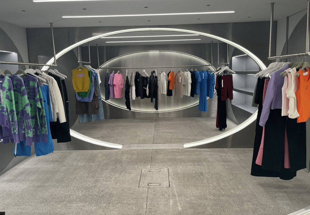 localmx_'s tweet image. #ModaLocal Visitamos Tiempos Shop, la tienda del diseñador Esteban Tamayo que ha vestido a Bella Hadid y a Alvarito Díaz. lc.cx/oE2G-d