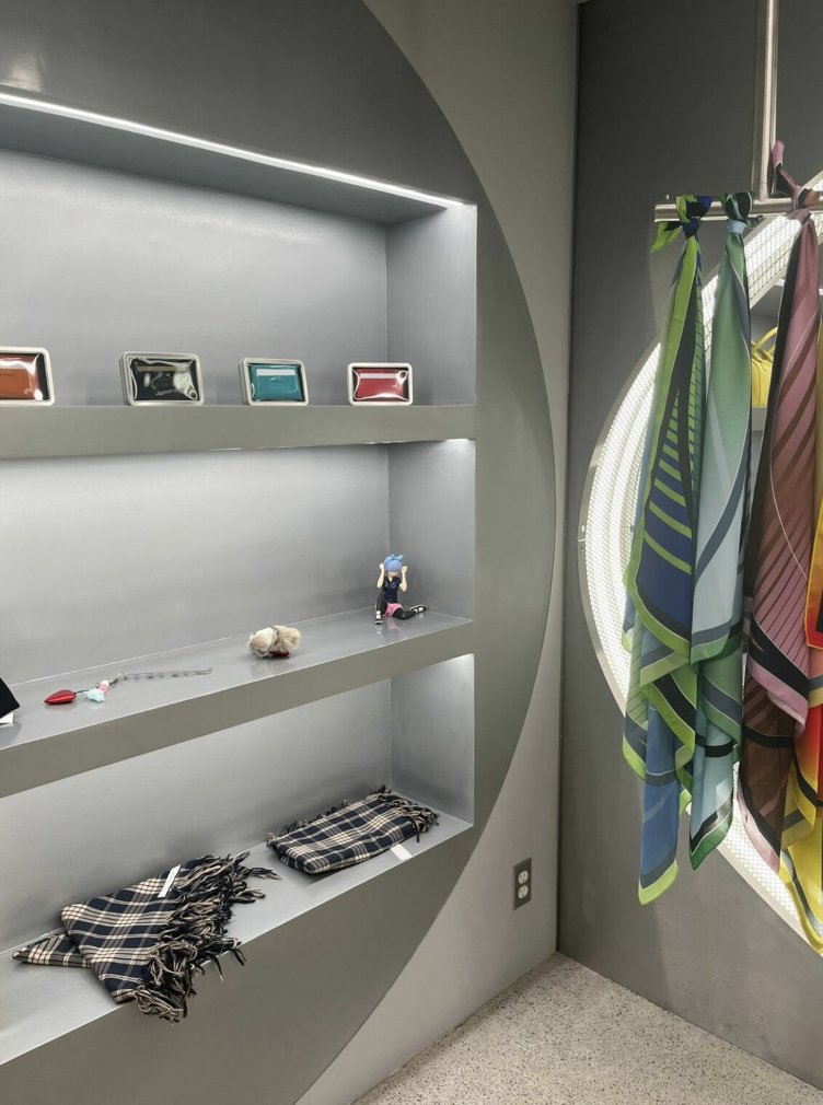 localmx_'s tweet image. #ModaLocal Visitamos Tiempos Shop, la tienda del diseñador Esteban Tamayo que ha vestido a Bella Hadid y a Alvarito Díaz. lc.cx/oE2G-d