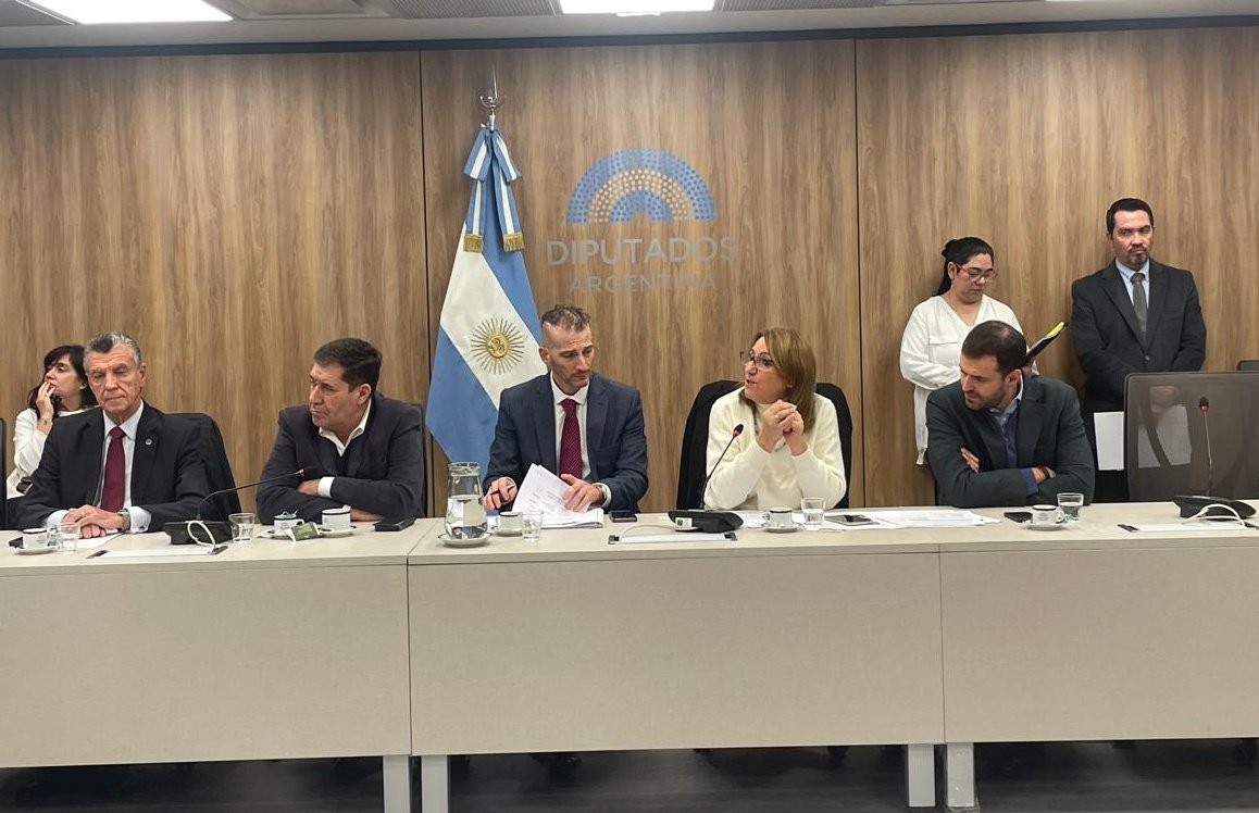 MonicaFein's tweet photo. En la Comisión de PYMES llevamos a cabo la segunda reunión donde recibimos a representantes de organizaciones que nuclean a distintos rubros de Pequeñas y Medianas Empresas.
Estuvieron presentes miembros de CAME, UIA, ASEA, CAC, IPA, CAICHA y Fundación Pro Tejer. https://t.co/EruHtOcsRk