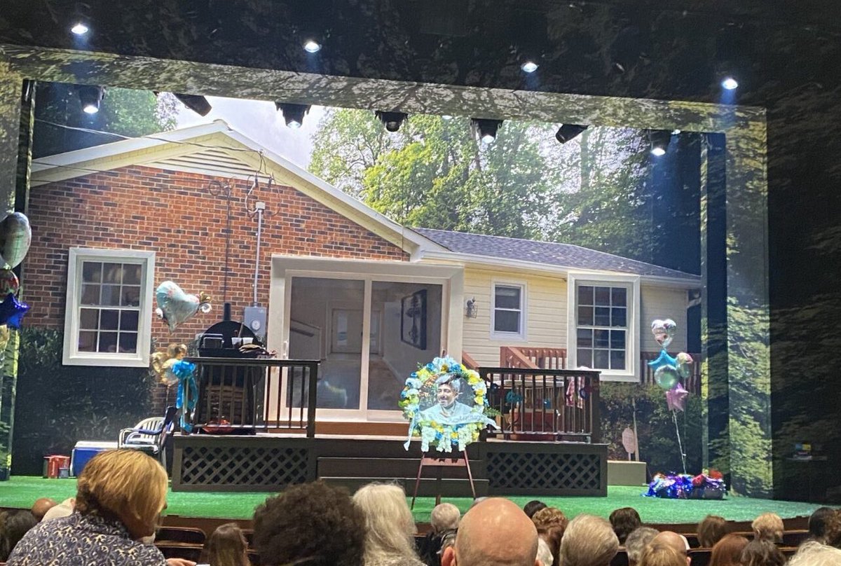 MsToriLondon's tweet photo. Just saw "Fat Ham" at the Geffen Playhouse and WOW! This comedic and thought-provoking play is a modern twist on Shakespeare's Hamlet. The cast was phenomenal, delivering sharp comedic timing and heart-wrenching moments.
#FatHam #GeffenPlayhouse #MustSeeTheatre #Actress https://t.co/q7X31pfbce