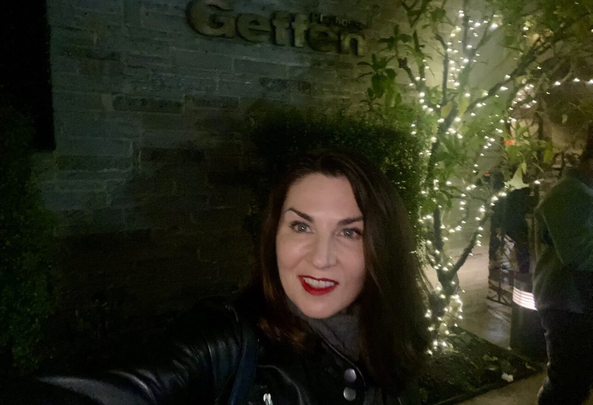 MsToriLondon's tweet photo. Just saw "Fat Ham" at the Geffen Playhouse and WOW! This comedic and thought-provoking play is a modern twist on Shakespeare's Hamlet. The cast was phenomenal, delivering sharp comedic timing and heart-wrenching moments.
#FatHam #GeffenPlayhouse #MustSeeTheatre #Actress https://t.co/q7X31pfbce