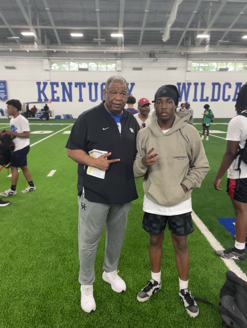 Extremely blessed to have received my 1st SEC offer from The University Of Kentucky!! #SEC #BBN <a href="/vincemarrow/">CoachMarrow</a> <a href="/CoachJ_Boulware/">Jay Boulware</a> <a href="/BushHamdan/">Bush Hamdan</a> <a href="/D_shorts6/">Daikiel Shorts</a> <a href="/FBCoachWolf/">Eric Wolford</a> @EliteOHRecruits <a href="/Andrew_Verboys/">Andrew Verboys</a>