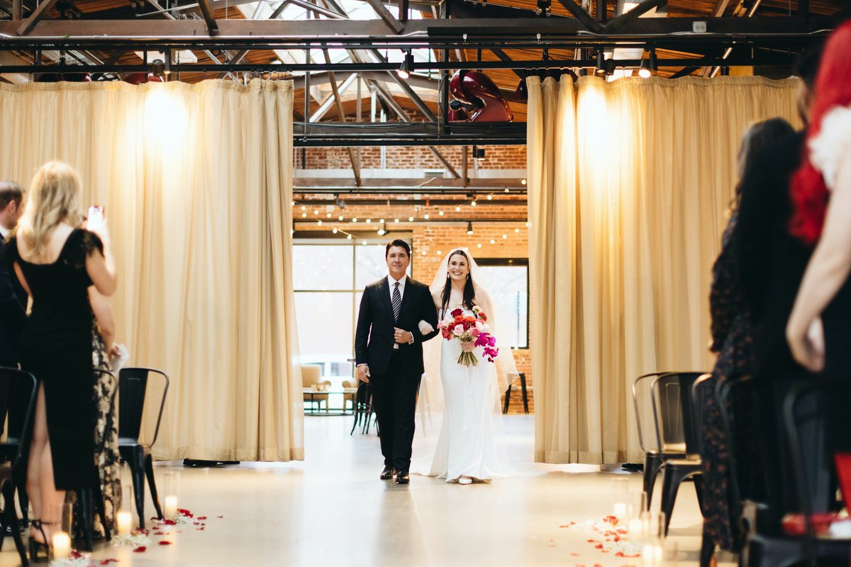 foreverincred's tweet photo. Watching the bride walk down the aisle with her father makes my heart is overflow with joy. Such a beautiful moment at Ovation, one of Chicago's stunning West Loop venues. Love is truly in the air! 💍❤️ #WeddingOfficiant #OvationChicago #Chicagowedding #WeddingMoments https://t.co/rA8BqFt5WX