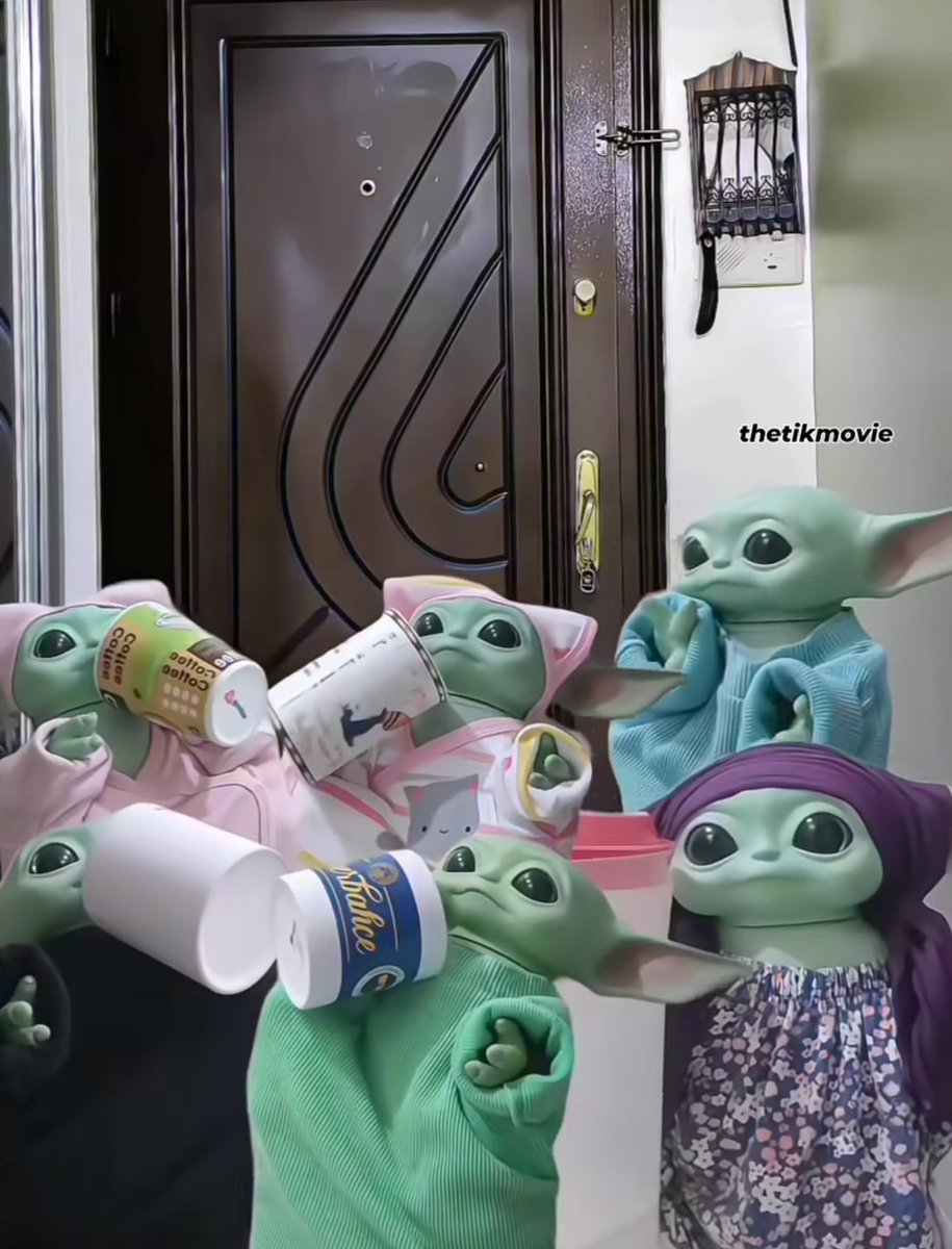 منه هشت ساله، وقتی وسط بازی تو کوچه دوستامو میاوردم خونمون که آب بخورن :