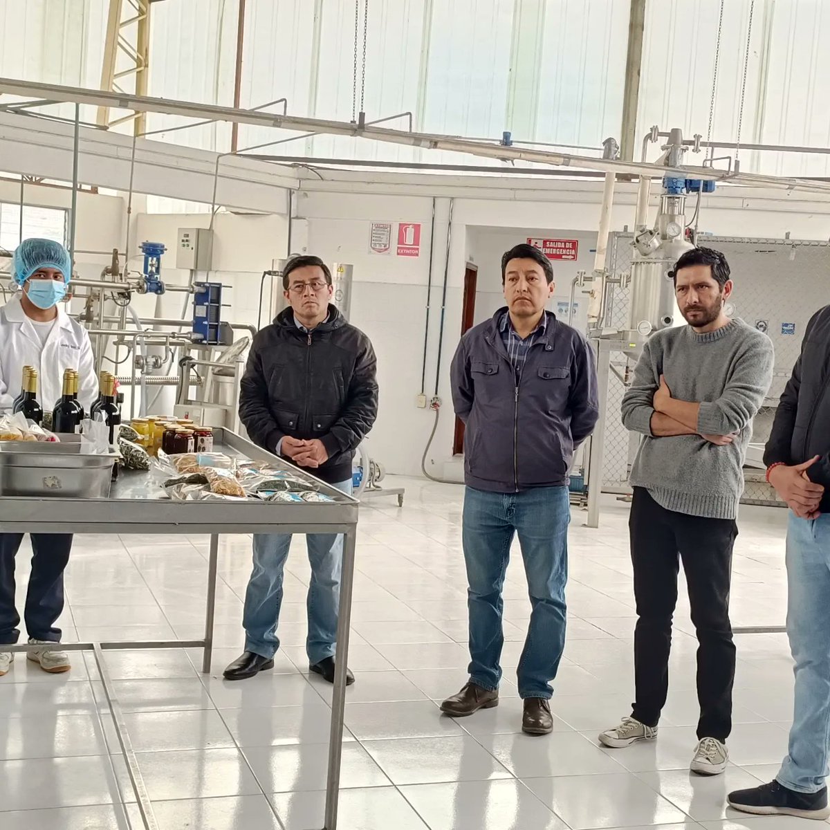 colbeatrizcueva's tweet photo. Hoy tuvimos la visita del Coordinador Zonal de Educación  Favio Andres Villamizar Sanchez, destacando la importancia del Bachillerato Técnico y su potenciación, así como a las diferentes instalaciones para hacer las gestiones necesarias y brindar un mejor ambiente

#SomosBeatriz https://t.co/3VLUZMMs8m