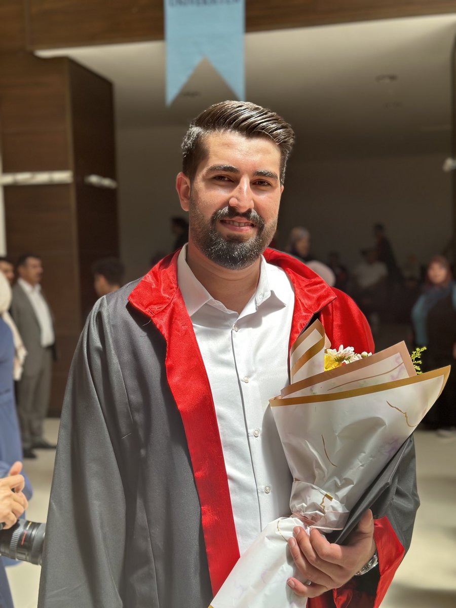 cap_rohat's tweet photo. Amed / 2024 🎓 https://t.co/8lSygYL0jc