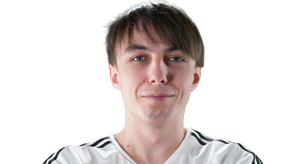 Peterpandam's tweet photo. imagine dropping hundreds of thousands of $, making roster changes after every last-place finish, only to miss out on the biggest tournament of the year because of an unknown german college grad named Phillip https://t.co/sOLrYbihbZ