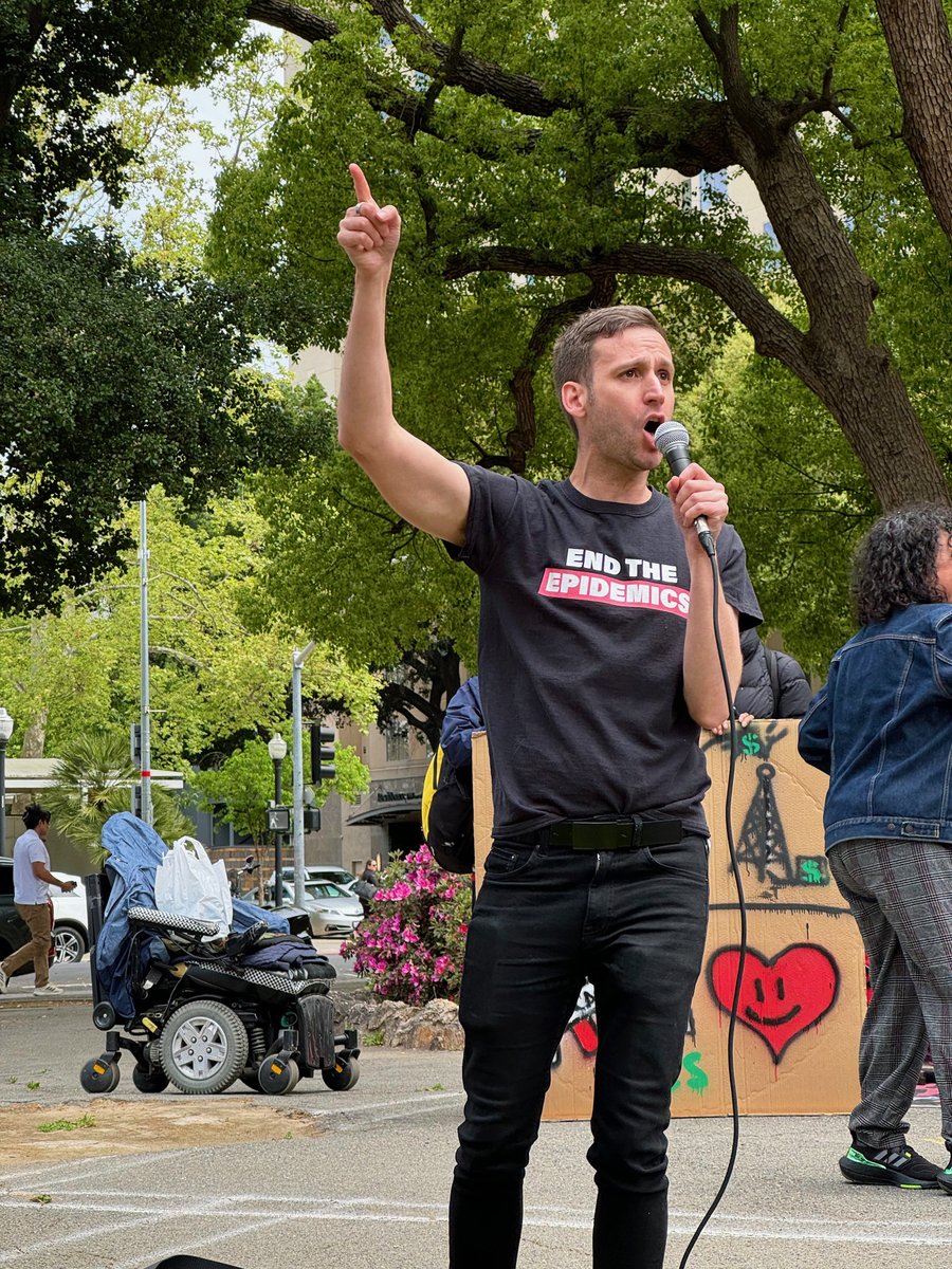 HarmReduction's tweet photo. 🧵Over 200 community members &amp; service providers came together with End the Epidemics, California Syringe Exchange Program (#CASEP), &amp; Stop the Raids Coalitions for this year's Day of Action @ the capitol in Sacramento, CA. The  coalitions brought together folks advocating for... https://t.co/fHMqh1GU07