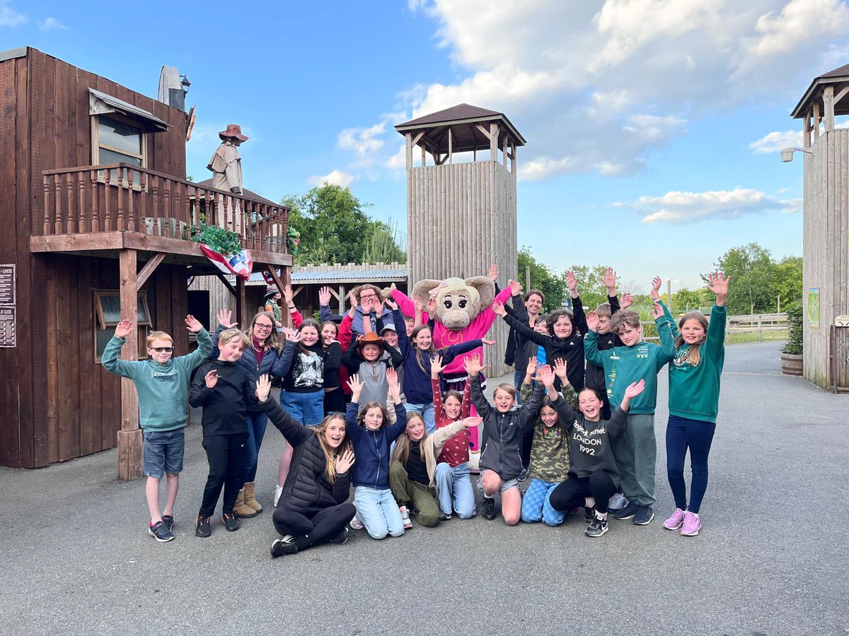 MidgleySchool's tweet photo. Hoe Down party @gulliversfun what a super day we had thank you 😊 #gulliversresidential https://t.co/hjDPKnEtPS