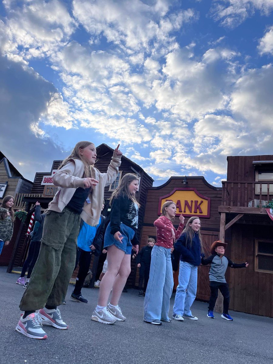 MidgleySchool's tweet photo. Hoe Down party @gulliversfun what a super day we had thank you 😊 #gulliversresidential https://t.co/hjDPKnEtPS