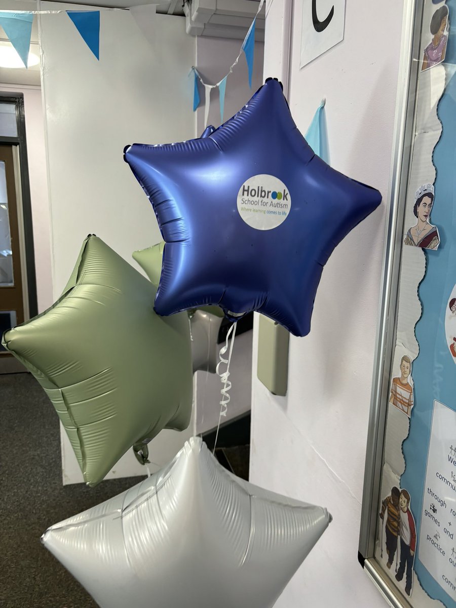 EsteemMulti's tweet photo. Thank you to so many @HolbrookFor pupils, parents/carers (current, perspective and former), Governors, local schools and the local community for coming out in force and attending the opening evening tonight! What an amazing event. #celebratingdifference #strongertogether https://t.co/ccEYZlghwz
