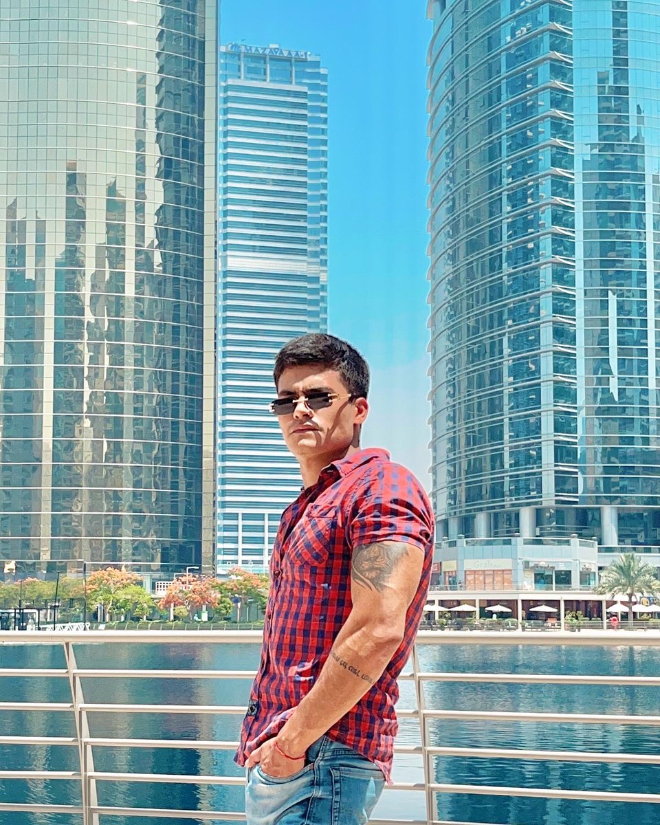 SergioDur4n's tweet photo. • Aquí &amp; Ahora •
• Viviendo Un Día a la vez •🇦🇪

#GodisGood⚜️#NeverGiveUp⚔️
#AlwaysThinkPositive 💫 🙏🏼 https://t.co/Xb7y8YFiCg