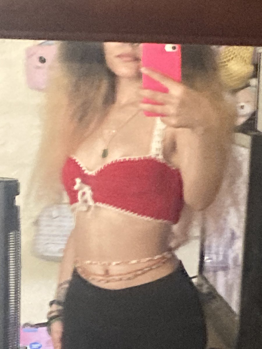 iluvprettydemon's tweet photo. top crocheted by me https://t.co/bhCl7Kib9j