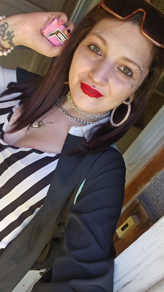 bethanieb45's tweet photo. #Snapchat #date #woman #lips #kisses #couples #photographylovers #photography #model #modeling #models #Bb #selfie #picture #lipstick #piercings #eyes #beauty #beautiful #love #life #hope #brokenknee #hurting #helpme #feelings #viralphoto #trending #fyp #fashionpost #trendingnow https://t.co/pI34DIC6HQ