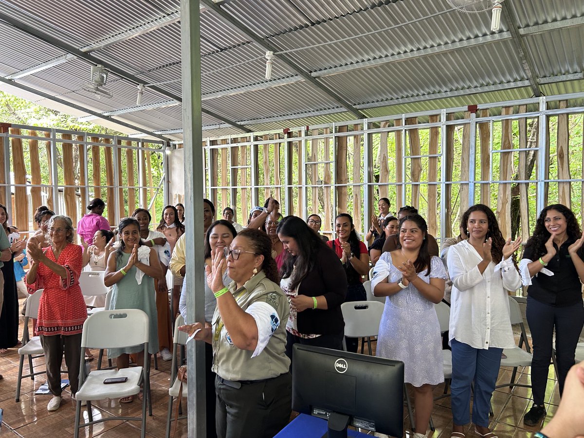 VictorSColin's tweet photo. Agradecemos la invitación de la Min para la Mujer, Cindy Quesada, en el evento de Mujeres Guardianas del Océano, celebrado en Isla Chira 🇨🇷, en el que tuvimos el privilegio de conocer a Rossana y Zugey originarias de Campeche 🇲🇽 y unir voces a favor del liderazgo de las mujeres. https://t.co/ZBl0SmQult