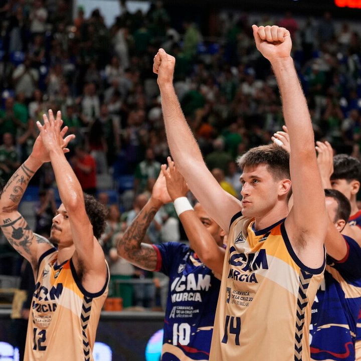 GIGANTESbasket's tweet photo. 🚨 HISTÓRICO: El @UCAMMurcia jugará su primera final de la Liga Endesa

🏆 El equipo de Sito Alonso gana el 5º partido en Málaga (70-79) y jugará ante el Real Madrid por el título

🔴 El UCAM ha ganado sus 5 partidos fuera de casa en el #PlayoffLigaEndesa

📸 ACB Photo / M. Pozo