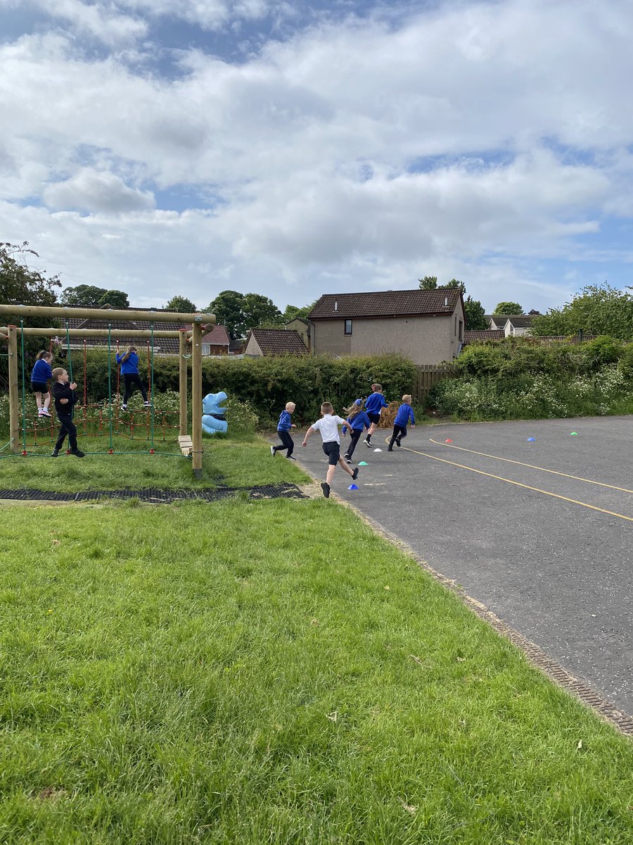 DeanburnPSP6MC's tweet photo. Health Week day 3. We started today with the Obstacle Course over at the trim track. I saw great participation from everyone. One pupil even made it round 7 times! 😃 #DPSHealthWeek24 https://t.co/9LJZHzwvoe