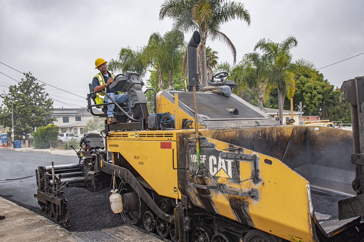 BSSLosAngeles's tweet photo. Today StreetsLA Crew 156 is paving, one of the last phases of a resurfacing project on Frampton Ave between 252nd St and 255th St.
Thank you #CD15 residents for your patience during this project.
#AtYourService @LACityDPW @TimMcOskerLA https://t.co/qPeVbxlqJu