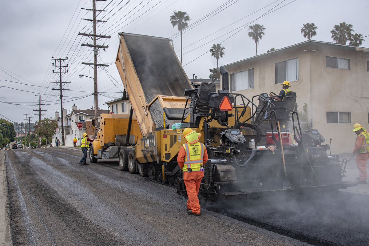 BSSLosAngeles's tweet photo. Today StreetsLA Crew 156 is paving, one of the last phases of a resurfacing project on Frampton Ave between 252nd St and 255th St.
Thank you #CD15 residents for your patience during this project.
#AtYourService @LACityDPW @TimMcOskerLA https://t.co/qPeVbxlqJu