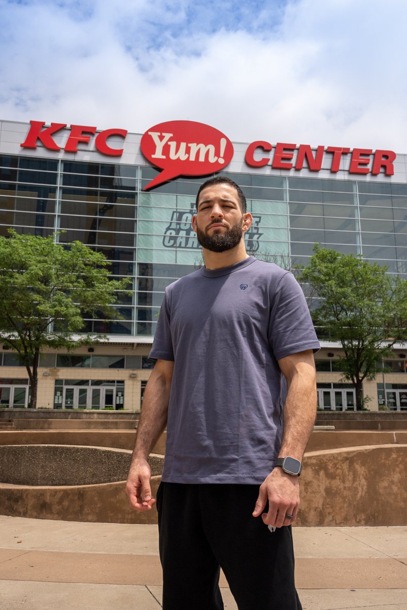 ufc's tweet photo. Checking out this week's digs 👊

#UFCLouisville https://t.co/xljaKxzrOA