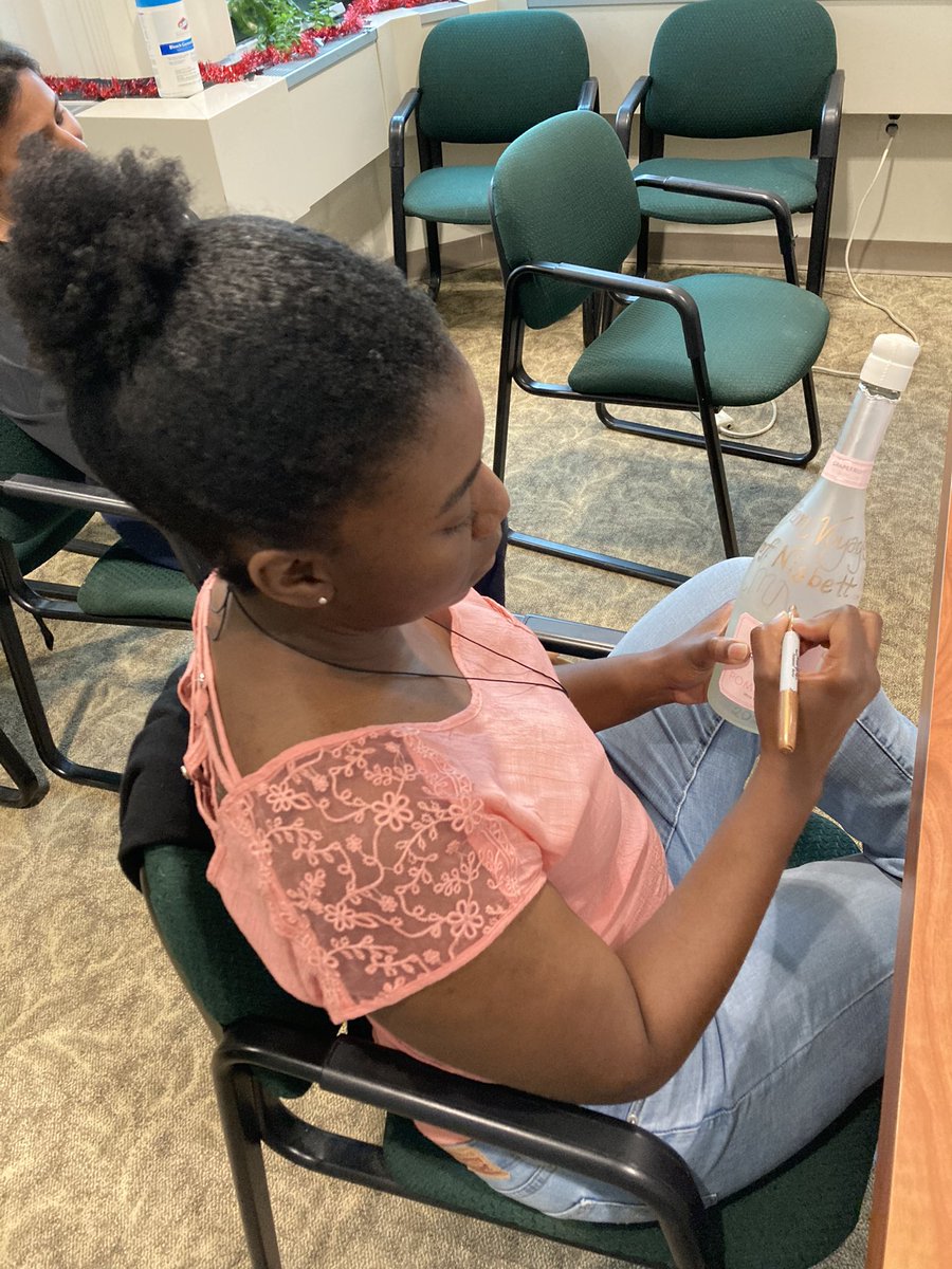 jcslab's tweet image. Sad but also incredibly excited to wish Prof. @NisbettMarie bon voyage on her way to @Cornell to start her independent lab! 🎉 Could not be more proud.