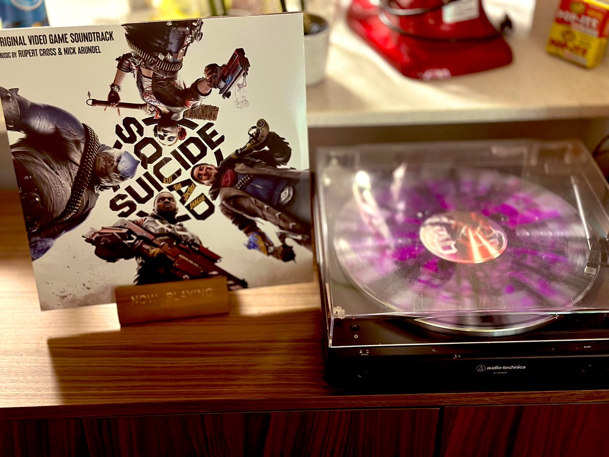 JusticePie's tweet image. I’m way behind so it’s #MusicWednesday! @dungeonsgame #LowerLevels; @suicidesquadRS #SSKTJL; @SupergiantGames #Transistor! It’s a good day for music! Thank you @iam8bit &amp;amp; @EnjoytherideRES for the #vinylrecords!