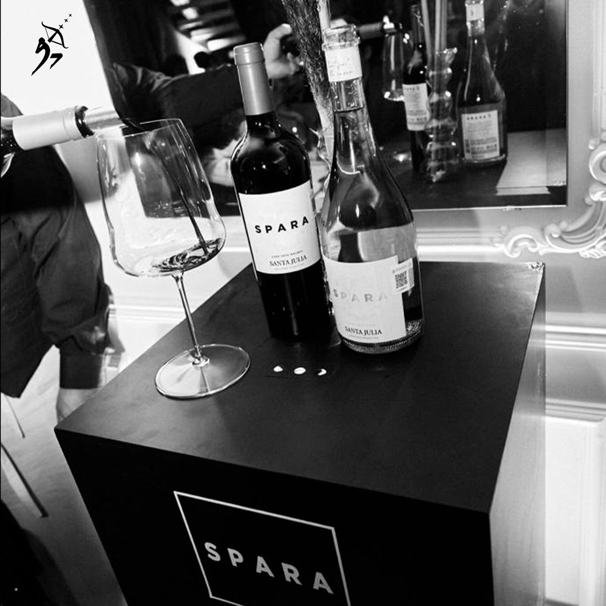 Dicen que el vino mejora con la edad; pero yo mejoro con el vino 🍷. 

#Spara de venta en Selecto <a href="/Chedrauioficial/">Chedraui</a> #Fresko #CityMarket #LaComer y <a href="/amazonmex/">Amazon México</a> 

#Vino <a href="/maiteperroni/">Maite Perroni B.</a> #BuenMiércoles #FinDeSemana #Verano