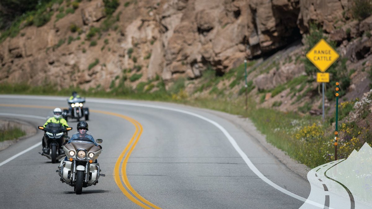 CSP_News's tweet photo. Blind corners and narrow shoulders are a part of riding through the Rockies. Don’t get caught up in taking in the scenery and miss a turn. #SuperCruisingCO #VisitCO https://t.co/HdOjiSbN05 https://t.co/kgyHdl3tUn