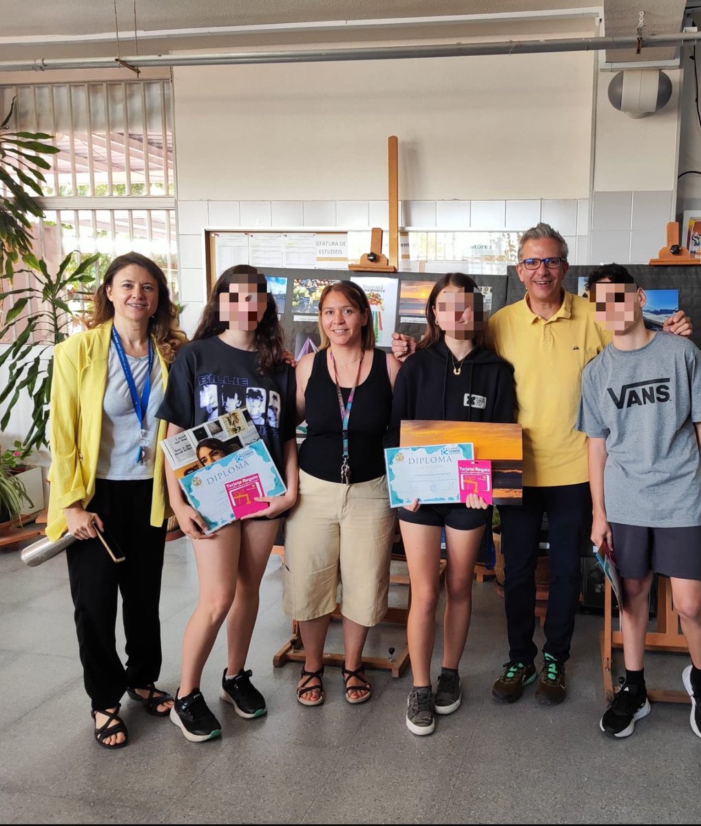 ¡Ganadores de la primera edición del Concurso de Fotografía Matemática celebrada en el IES Carmen Conde el Día de las Matemáticas! ¡Enhorabuena!