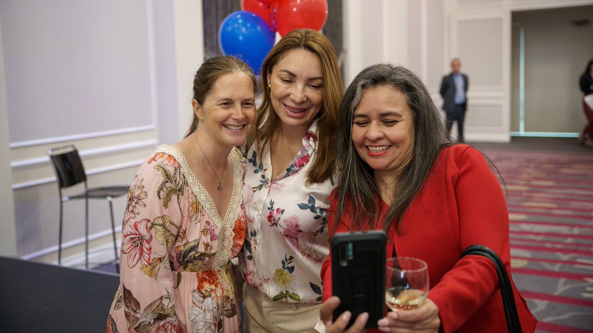 Un immense merci à tous ceux qui ont contribué au cocktail de financement des associations libérales de Laval!🔴 Quelles magnifique soirée où j’ai eu le plaisir d’échanger avec plusieurs collègues et membres du Parti libéral du Québec. Votre soutien continu est très apprécié!👏…