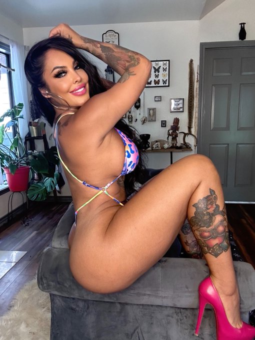 Happy HUMPDAY! Hope this brightens your day..XOXO🍑🍑🍑 If you are not on my "OF" you are definitely missing<a href="/tag/model"class="tags"><span>#model</span></a><a href="/tag/beautiful"class="tags"><span>#beautiful</span></a><a href="/tag/sexy"class="tags"><span>#sexy</span></a><a href="/tag/linkinbio"class="tags"><span>#linkinbio</span></a><a href="/tag/influencer"class="tags"><span>#influencer</span></a>