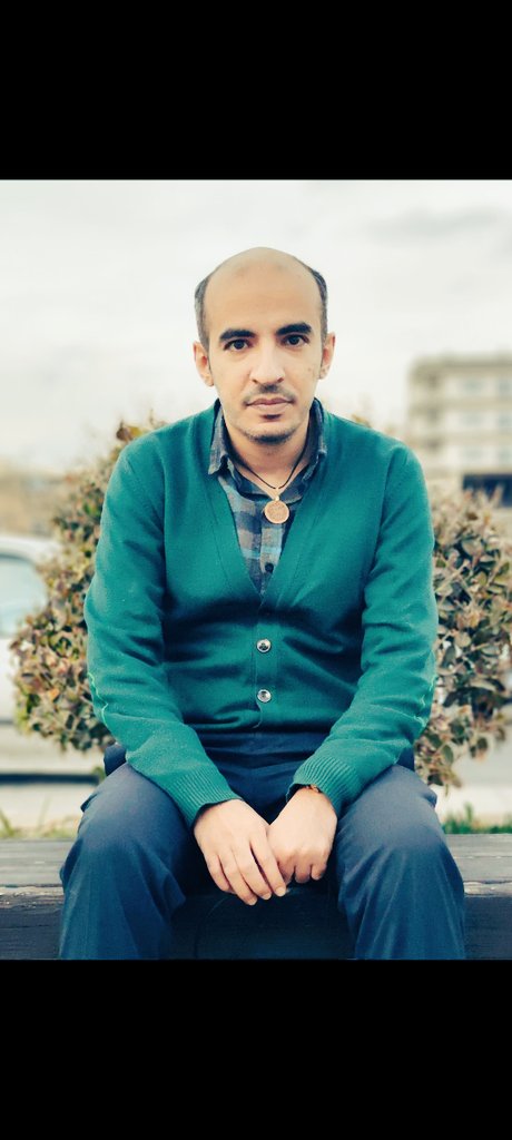 در تعریف جرم جاسوسی آمده:هرگاه شخصی اطلاعات طبقه بندی شده را در اختیار اشخاصی قرار دهد که صلاحیت دسترسی به آنها را ندارند عمل ارتکابی جاسوسی می باشد.
چطور میتوانید یک ویراستار،نویسنده و طنز نویس را که تنها تریبونش همین صفحه توییترش بود را متهم به جاسوسی کنید؟
#حسين_شنبه‌زاده