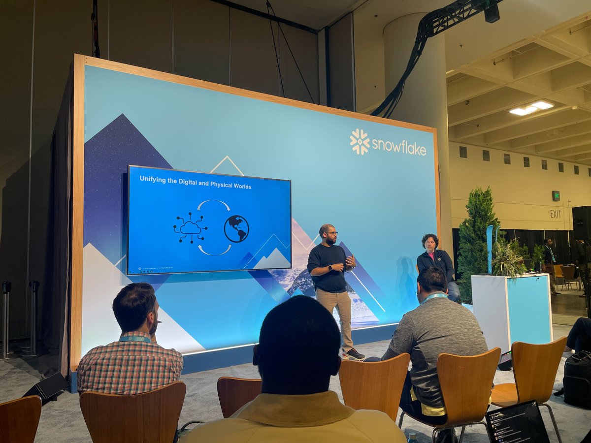 census's tweet image. Stellar session yesterday with @AmeenKazerouni from @orangetheory and our CEO Boris Jabes! π§‘
Orangetheory uses @SnowflakeDB & @census to deliver omnichannel personalized experiences to all of their members at 1500+ studios in 24+ countries via email & SMS, in-studio, and in-app