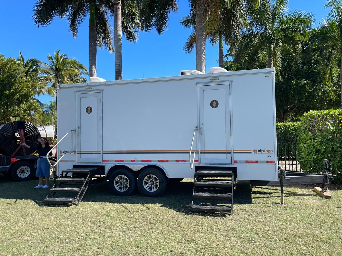 viptogo's tweet image. 💒 Dreaming of a spring or summer wedding? Our luxurious restroom trailers add a touch of elegance. Reserve now for peace of mind! 💐 #WeddingPlanning #LuxuryRestrooms #VIPTogo