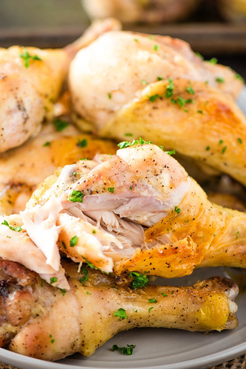 How to make crispy baked chicken drumsticks in the oven. Simple and easy dinner staple recipe for the tastiest, most tender and juicy baked chicken legs in 45 minutes or less! adventuresofmel.com/baked-chicken-…