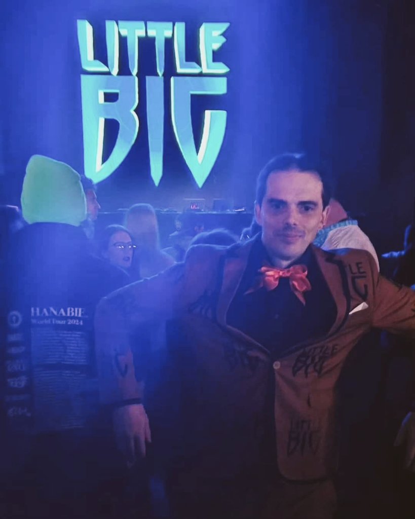 TravisStang's tweet image. An absolutely amazing show. Wondering if anyone that went has video of this guy dancing to Hypnodancer. #littlebig #edmonton