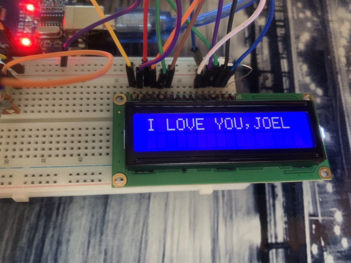 leryrms_'s tweet photo. Claro que las ingenierías ocupamos cualquier situación para decirte cuánto te amamos🫵🏻💙
#DELEONBB https://t.co/0lVb72EWgS