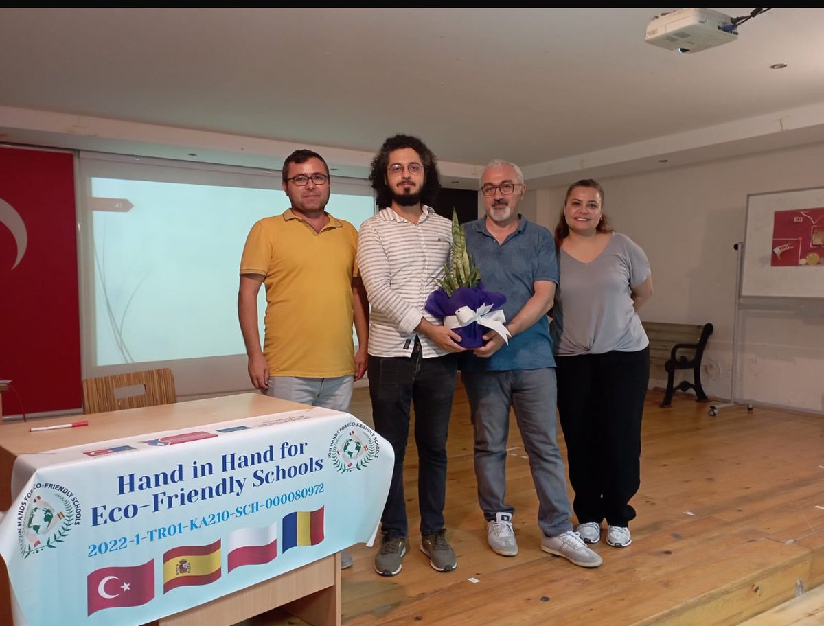 Eco_Famtal's tweet photo. Erasmus+ projemiz kapsamında yaygınlaştırma faaliyeti olarak "5 HAZİRAN DÜNYA ÇEVRE GÜNÜ ”  kapsamında  Mersin Üniversitesi  Dr. Bilal ÖZAY tarafından iklim değişikliği ve çevre eğitimi bilinçlendirme çalışmaları gerçekleştirildi. 
@ulusalajans 
@MezitliMEM 
@MezitliFamtal https://t.co/1bTdqW9Fto