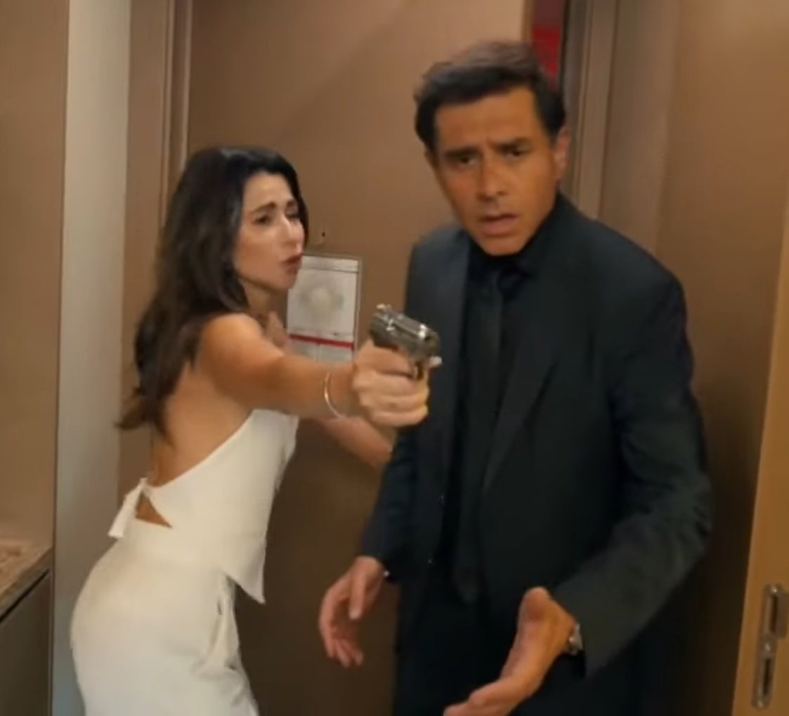 LiinaRicci's tweet photo. Ahmet seni allah gönderdi gel bi el at şuna 😂😂😂😂
Ex ile yapilacak en ikon konuşma
#ŞahaneHayatım #AhMel
#NesrinCavadzade #CanselElçin https://t.co/wbeql8Gr8u