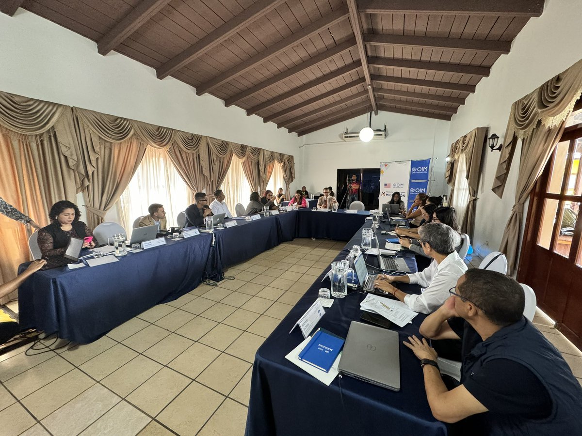 AleNaranjoB's tweet photo. El taller busca reflexionar sobre:
✅ El rol institucional en la percepción de la movilidad humana y en la prevención del tráfico ilícito de migrantes.
✅ Fortalecer capacidades e intercambio de experiencias bajo los enfoque de información basada en evidencia y derechos humanos. https://t.co/fANTYhtjkq