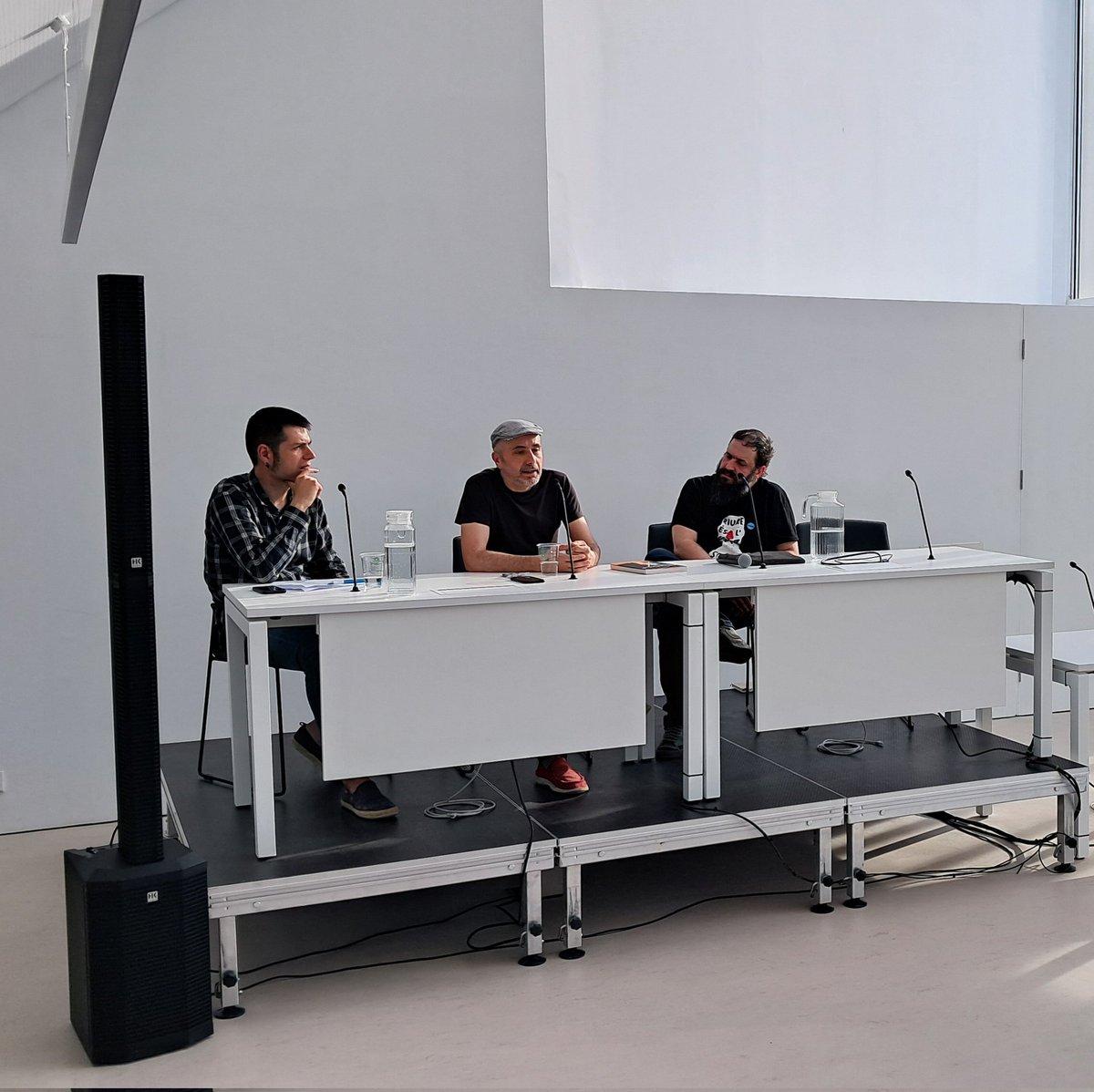 fgabarrell's tweet photo. Avui al @MuseuMorera hem presentat "SHUM. El dibuixant de les mans trencades" #DobleTinta @PagesEditors amb el gran @kapdigital a les veus i el dibuix, i @jaume_barrull i @xavi_hosta als coros. Una preciositat de novel•la gràfica sobre un dels mites de l'anarquisme https://t.co/mhq0ER9mVP